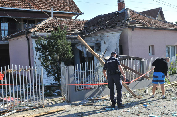 Разнели јој кућу због сина?